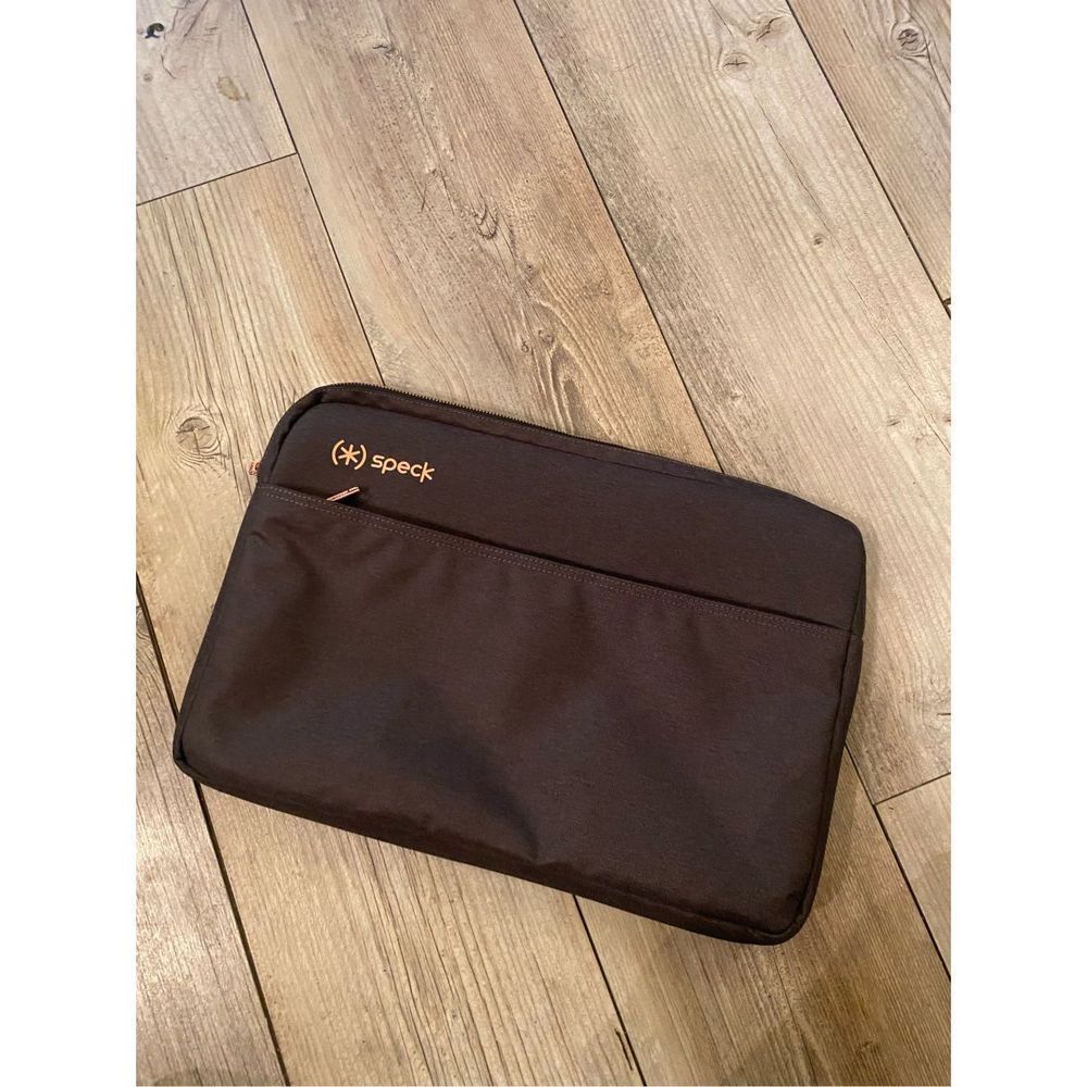 Speck Laptop Case New Without Tags - Charcoal & Rose Gold Hardware